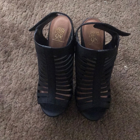 Platforms - Picture 1 of 4